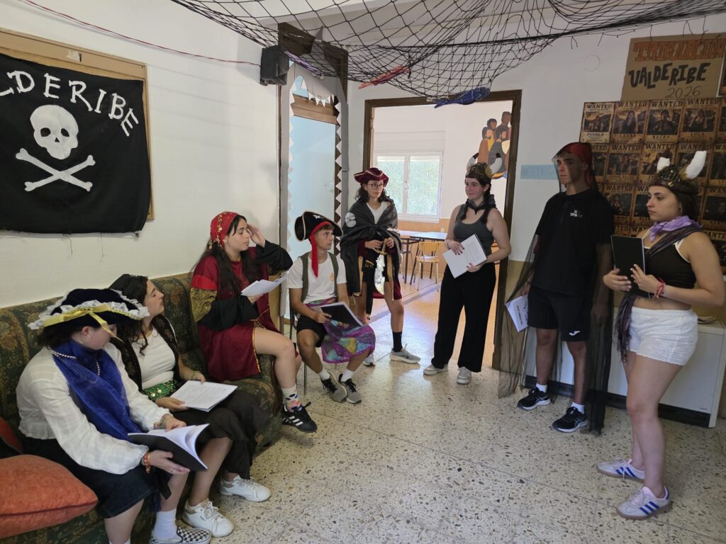 Después de pasar el día en la piscinas de La Robla, llegamos a la casa para instalarnos y formar los grupos.